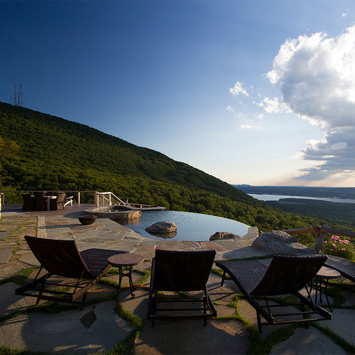 Infinity Edge Pool with Pool Launge