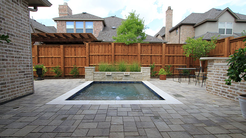 Backyard Swimming Pool & Dinning Area