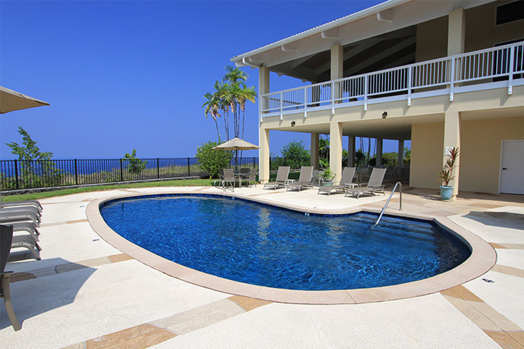 Outdoor Kidney Shaped Inground Pool